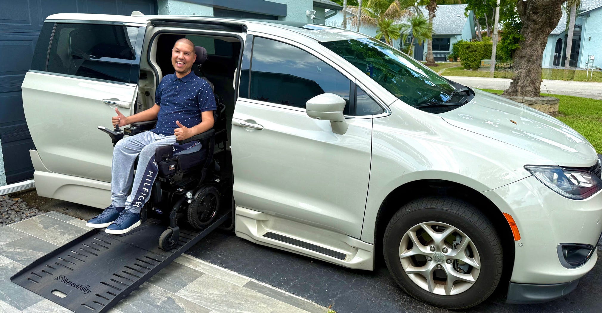 wheelchair van chrysler pacifica